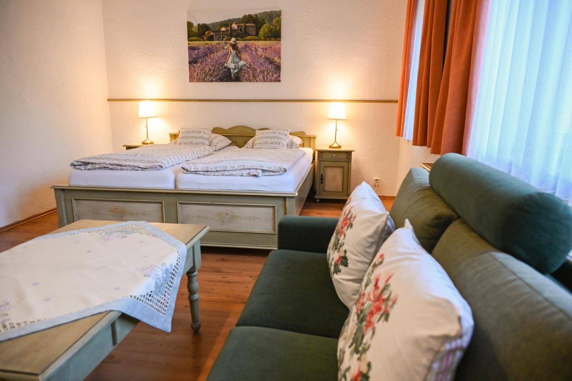 Hotel Diana Apartments Прага Экстерьер фото