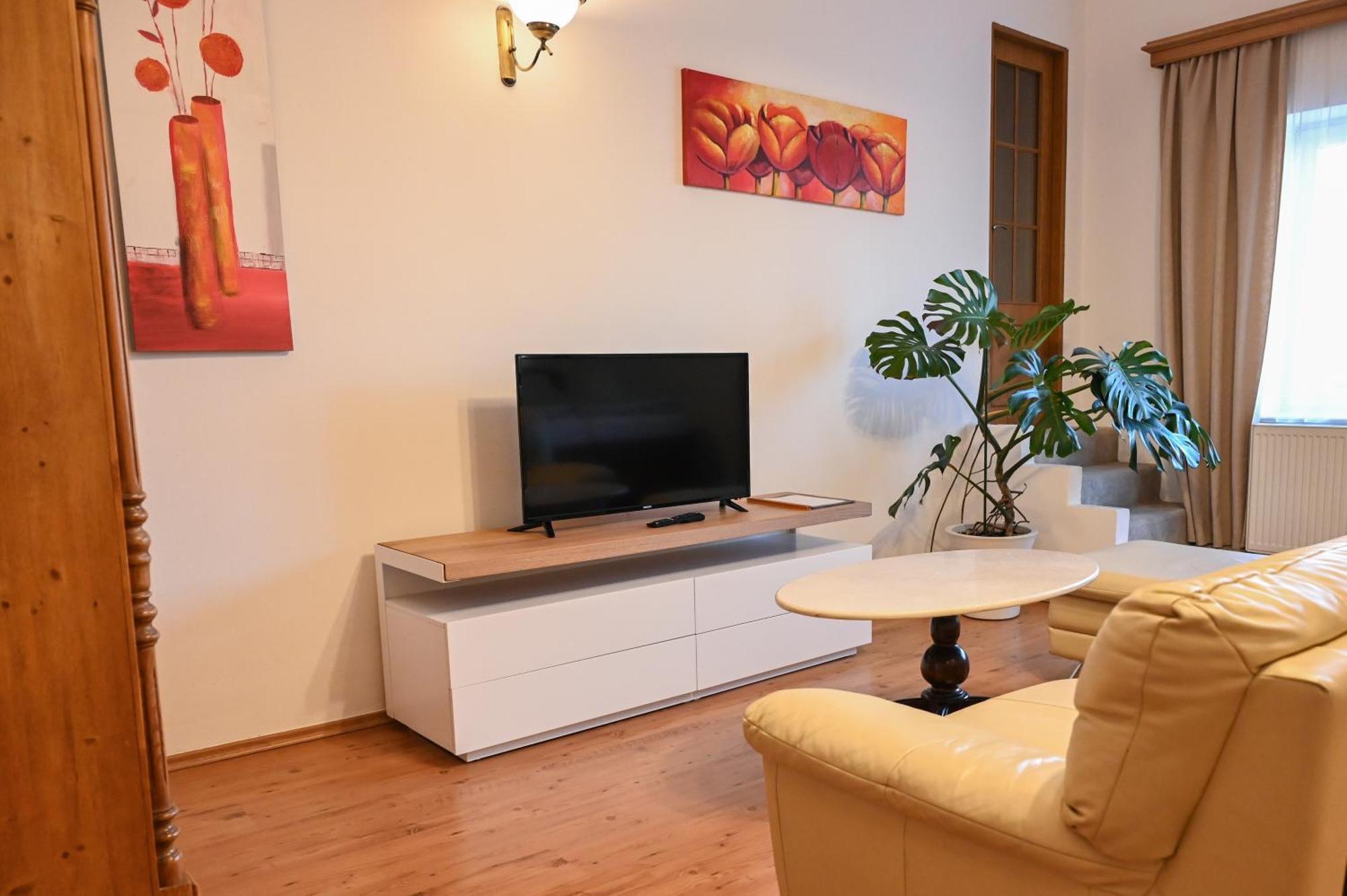 Hotel Diana Apartments Прага Экстерьер фото