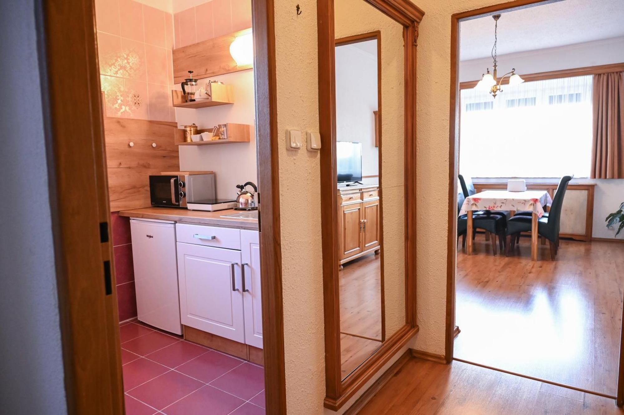 Hotel Diana Apartments Прага Экстерьер фото