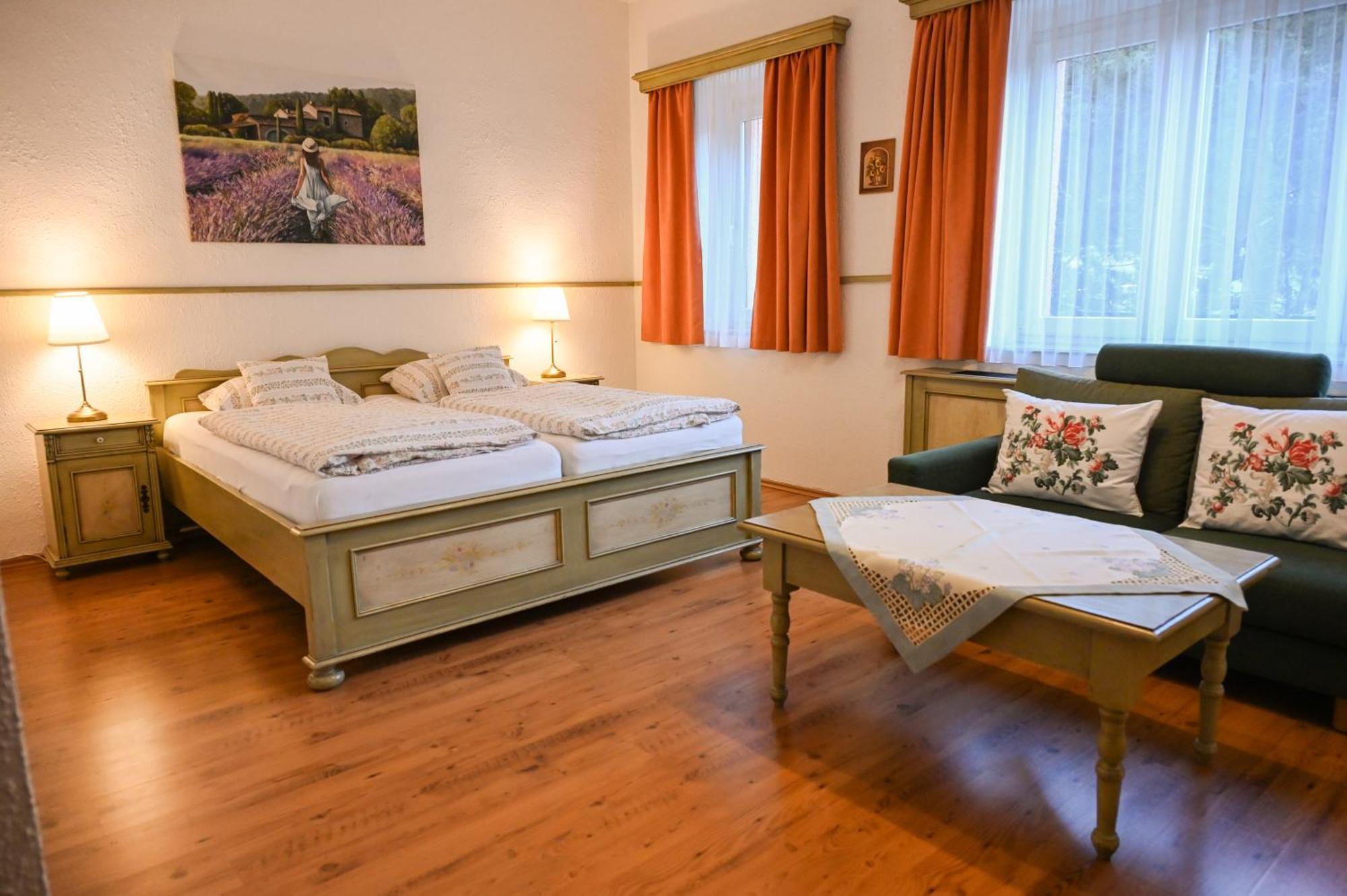 Hotel Diana Apartments Прага Экстерьер фото