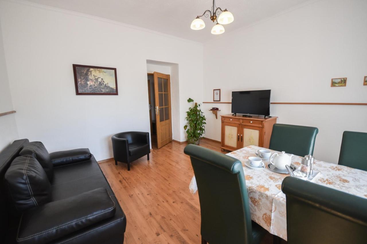 Hotel Diana Apartments Прага Экстерьер фото
