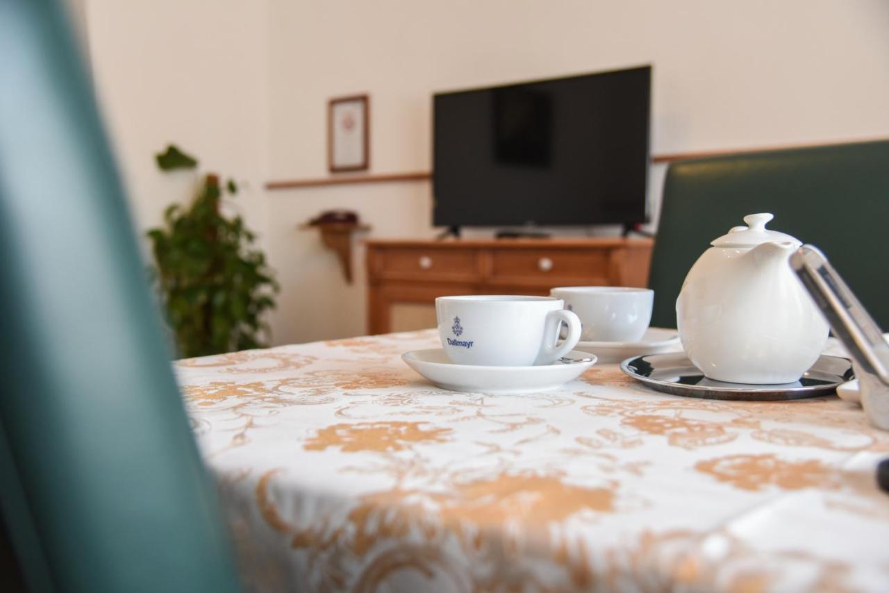 Hotel Diana Apartments Прага Экстерьер фото